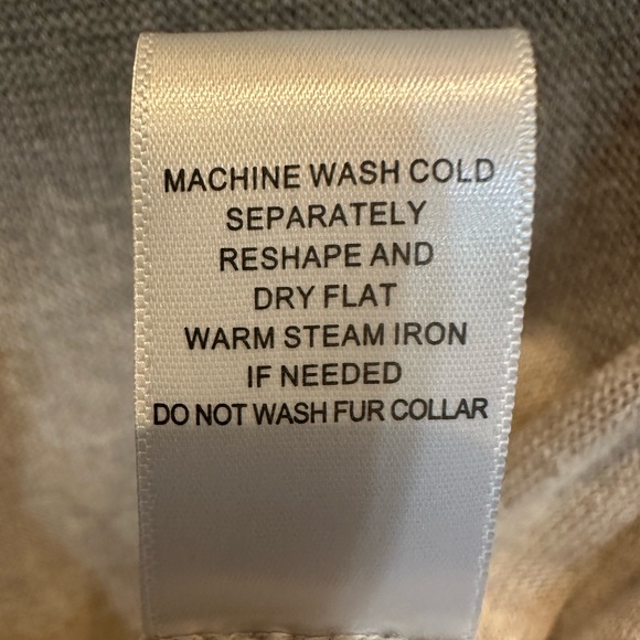 NWOT - IMAN Pullover Cotton/Cashmere
Blend Faux Fur Detached Collar Poncho - Picture 7 of 7